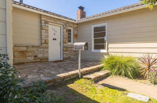 665 Hillcrest Avenue, Pacific Grove, CA 93950