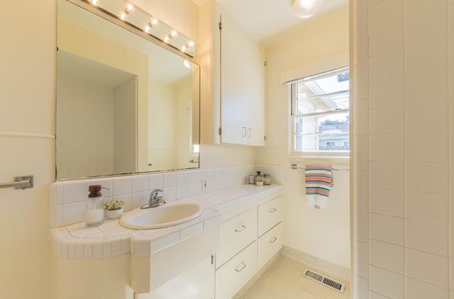 665 Hillcrest Avenue, Pacific Grove, CA 93950