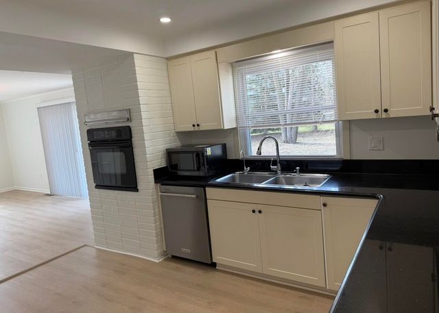30475 Birchway Drive, Franklin Vllg, MI 48025