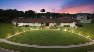 14 Hewit Dr, Corpus Christi, TX 78404