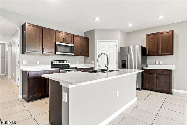 3180 Cozumel CT, Cape Coral, FL 33909