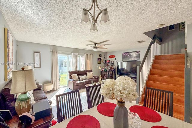 20816 NW 3rd Ln, Pembroke Pines, FL 33029