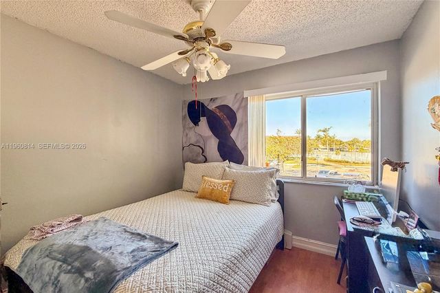 20816 NW 3rd Ln, Pembroke Pines, FL 33029