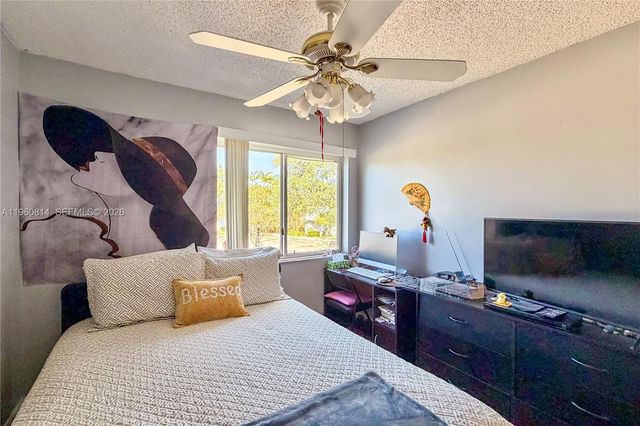 20816 NW 3rd Ln, Pembroke Pines, FL 33029