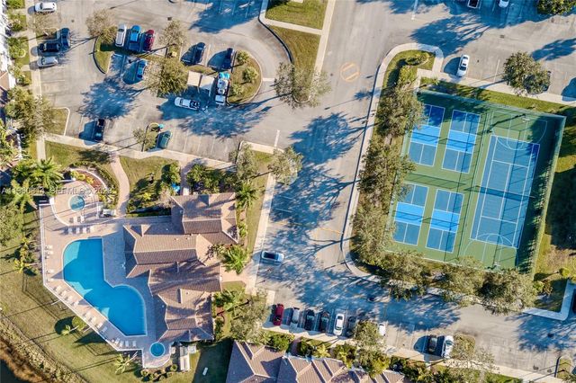 20816 NW 3rd Ln, Pembroke Pines, FL 33029