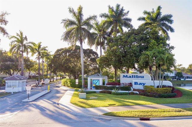 20816 NW 3rd Ln, Pembroke Pines, FL 33029