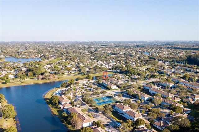 20816 NW 3rd Ln, Pembroke Pines, FL 33029