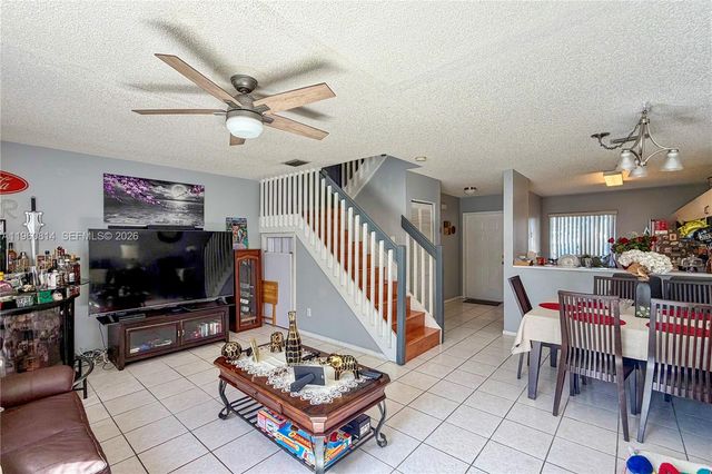 20816 NW 3rd Ln, Pembroke Pines, FL 33029