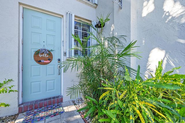 2922 Port Royale Lane S, Fort Lauderdale, FL 33308