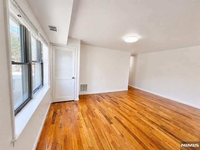 700 Schuyler Avenue D14, Kearny, NJ 07032