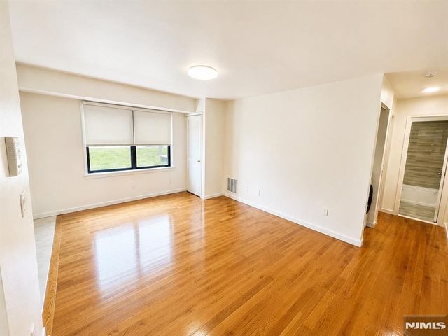 700 Schuyler Avenue D14, Kearny, NJ 07032