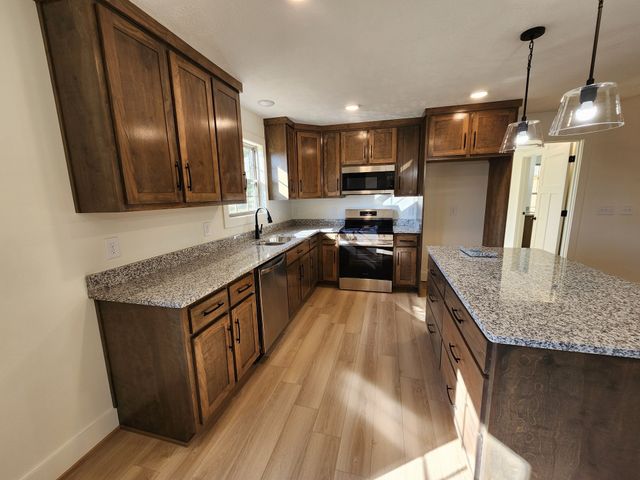 125 Acorn Ln, Hartsville, TN 37074