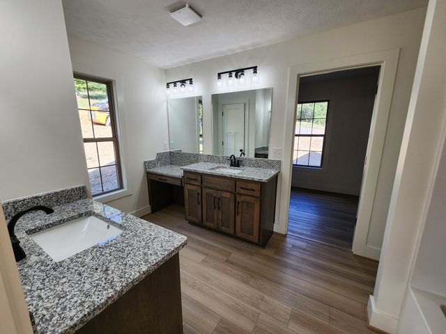 125 Acorn Ln, Hartsville, TN 37074