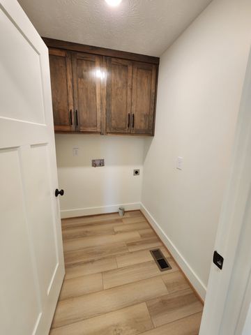 125 Acorn Ln, Hartsville, TN 37074