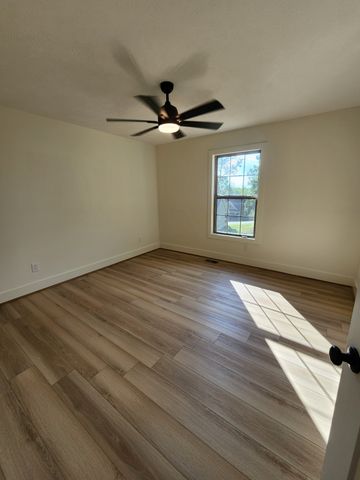 125 Acorn Ln, Hartsville, TN 37074