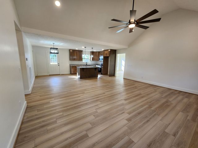 125 Acorn Ln, Hartsville, TN 37074