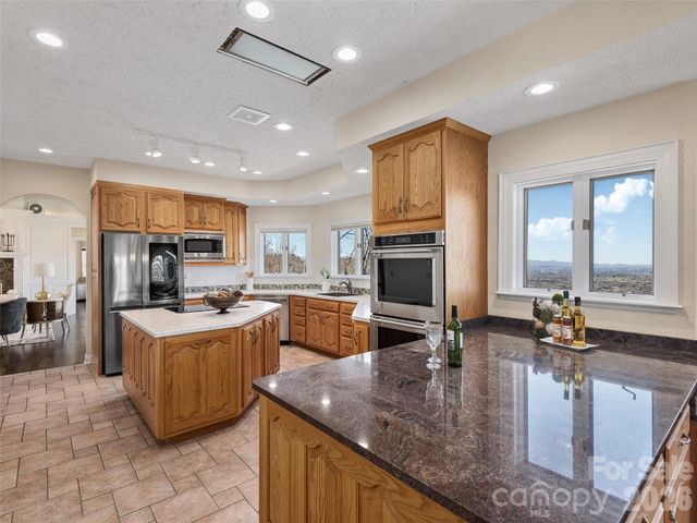 33 Elk Ridge Drive, Asheville, NC 28804