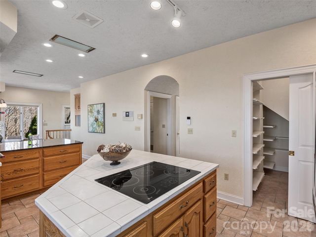 33 Elk Ridge Drive, Asheville, NC 28804