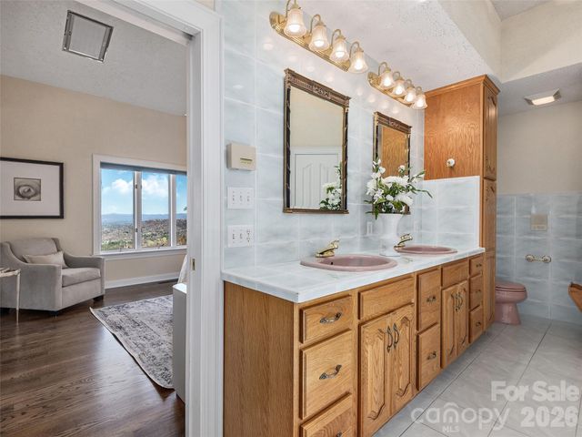 33 Elk Ridge Drive, Asheville, NC 28804