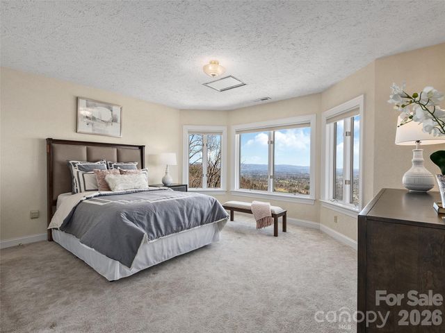 33 Elk Ridge Drive, Asheville, NC 28804