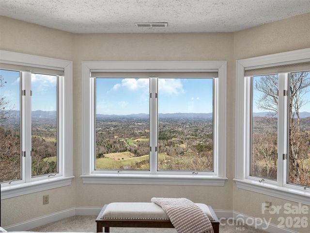 33 Elk Ridge Drive, Asheville, NC 28804