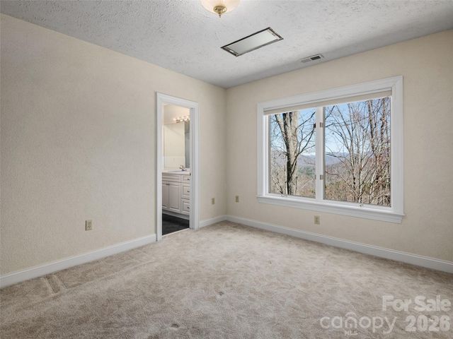33 Elk Ridge Drive, Asheville, NC 28804