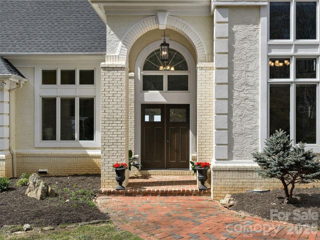 33 Elk Ridge Drive, Asheville, NC 28804