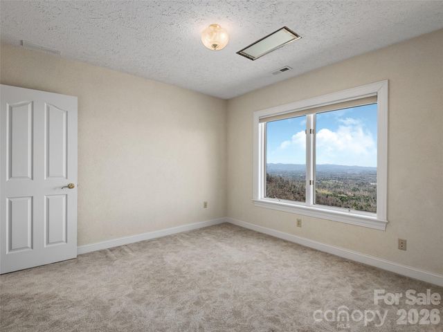 33 Elk Ridge Drive, Asheville, NC 28804