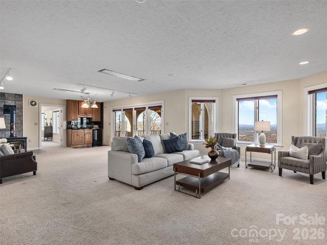 33 Elk Ridge Drive, Asheville, NC 28804