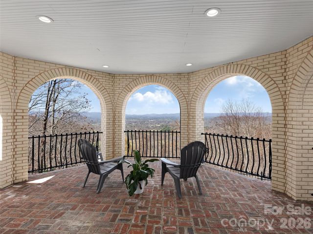 33 Elk Ridge Drive, Asheville, NC 28804