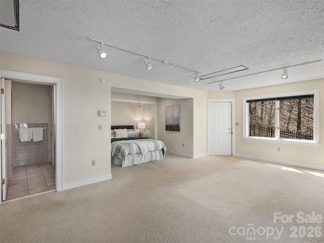 33 Elk Ridge Drive, Asheville, NC 28804