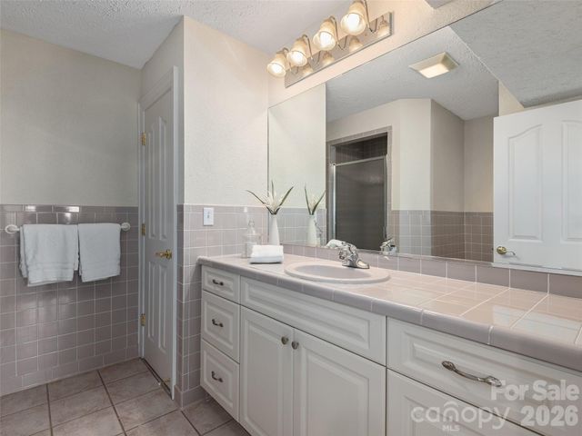 33 Elk Ridge Drive, Asheville, NC 28804