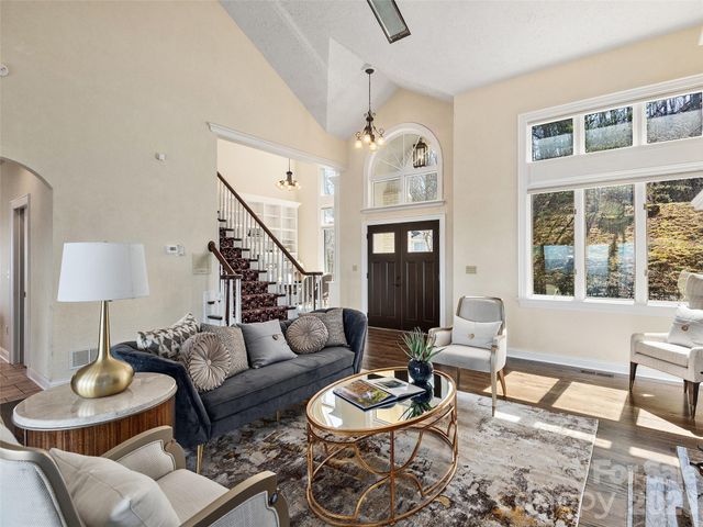 33 Elk Ridge Drive, Asheville, NC 28804