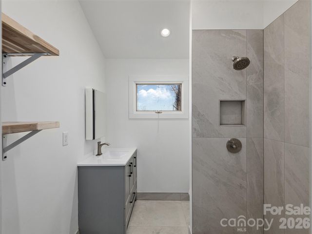 33 Elk Ridge Drive, Asheville, NC 28804