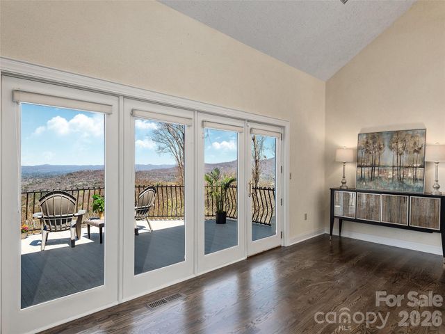 33 Elk Ridge Drive, Asheville, NC 28804