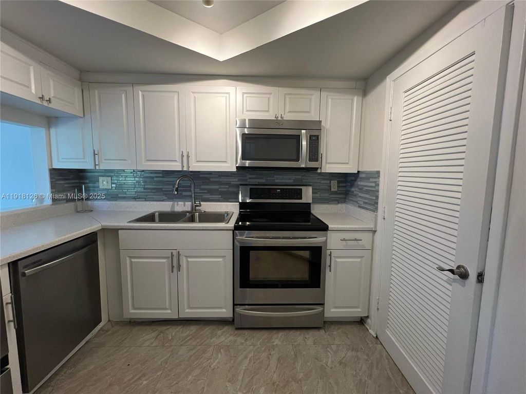 721 SE 1st Way B18, Deerfield Beach, FL 33441