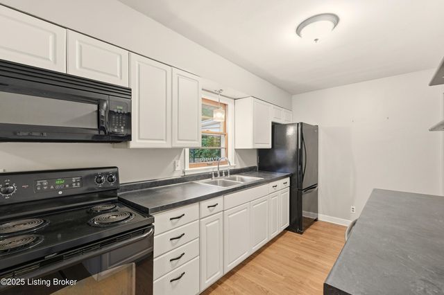 6709 Morocco Dr, Louisville, KY 40214