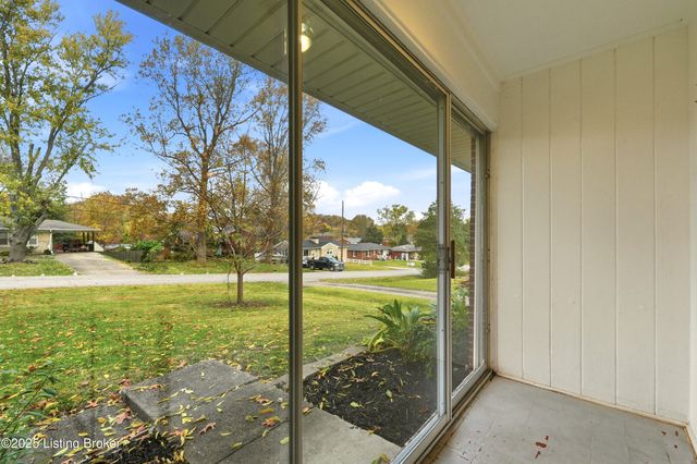 6709 Morocco Dr, Louisville, KY 40214