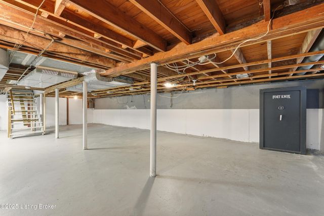 6709 Morocco Dr, Louisville, KY 40214