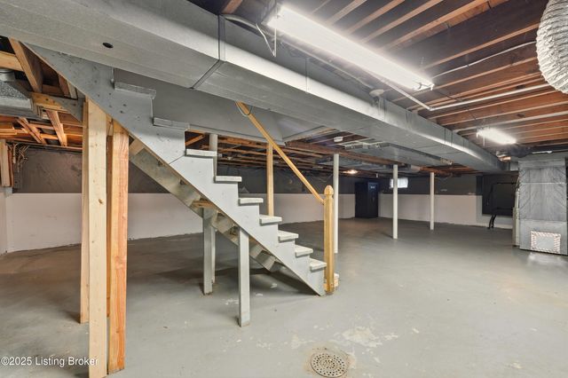 6709 Morocco Dr, Louisville, KY 40214