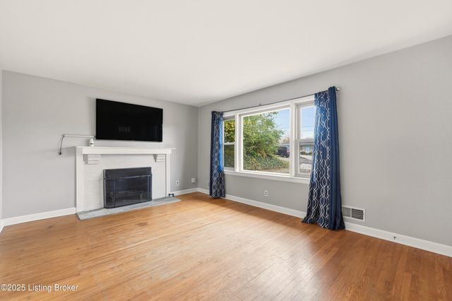 6709 Morocco Dr, Louisville, KY 40214