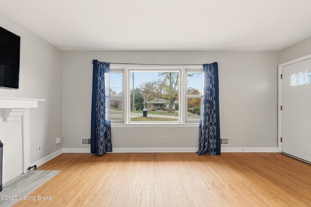 6709 Morocco Dr, Louisville, KY 40214