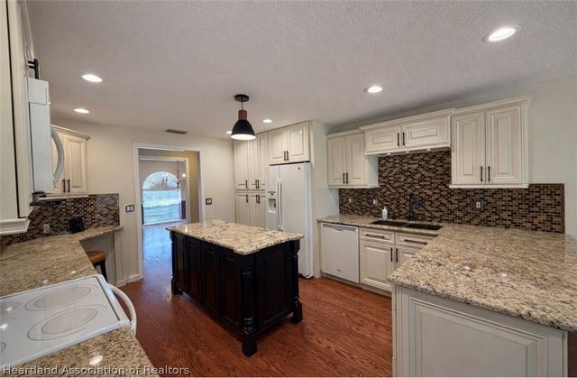 2425 Country Club Road, Sebring, FL 33872