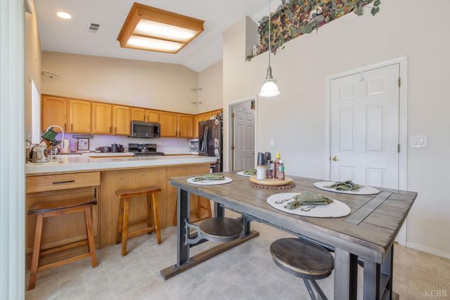 1587 Persimmon Street, Lemoore, CA 93245