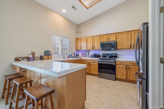 1587 Persimmon Street, Lemoore, CA 93245