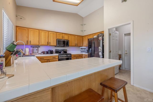 1587 Persimmon Street, Lemoore, CA 93245