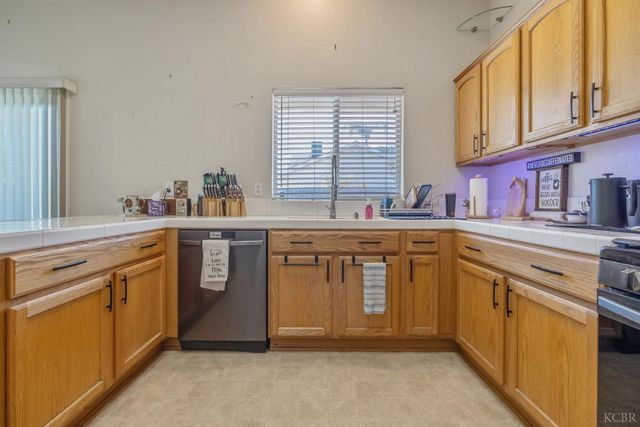 1587 Persimmon Street, Lemoore, CA 93245