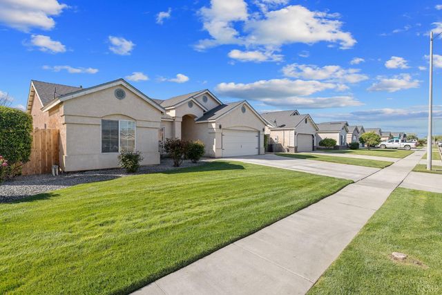 1587 Persimmon Street, Lemoore, CA 93245