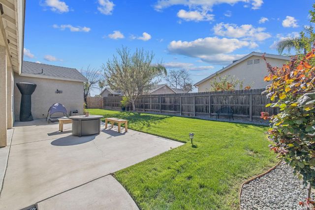 1587 Persimmon Street, Lemoore, CA 93245