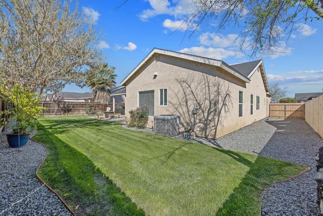 1587 Persimmon Street, Lemoore, CA 93245